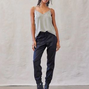 Bella Dahl Chelsea Luxe Pocket Jogger size large in black , never worn